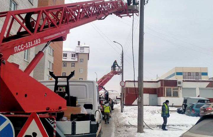 АО «Горсвет» продолжает подготовку городских объектов к новогодним праздникам